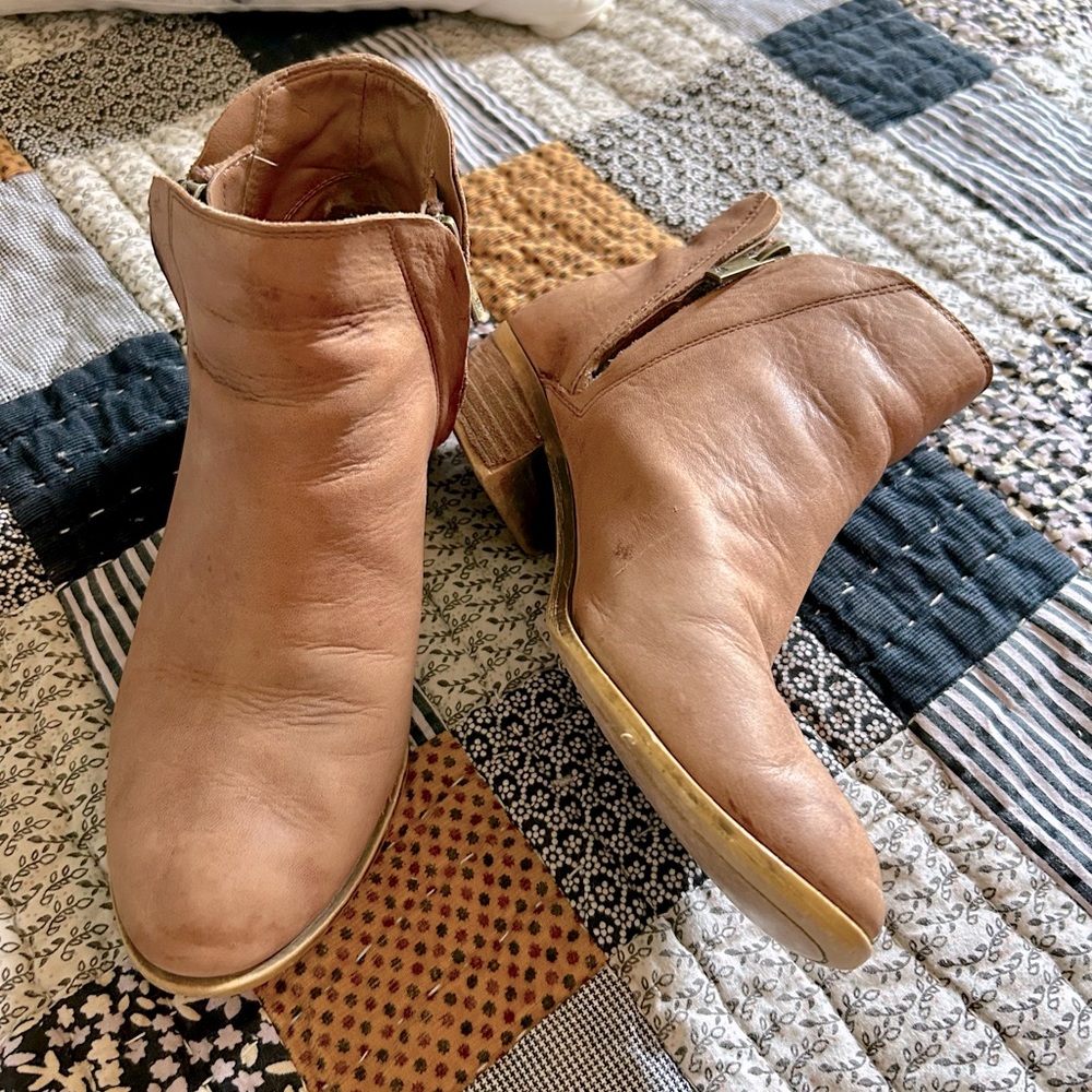 Lucky Brand Leather Tan Ankle Booties with Stacked Heel